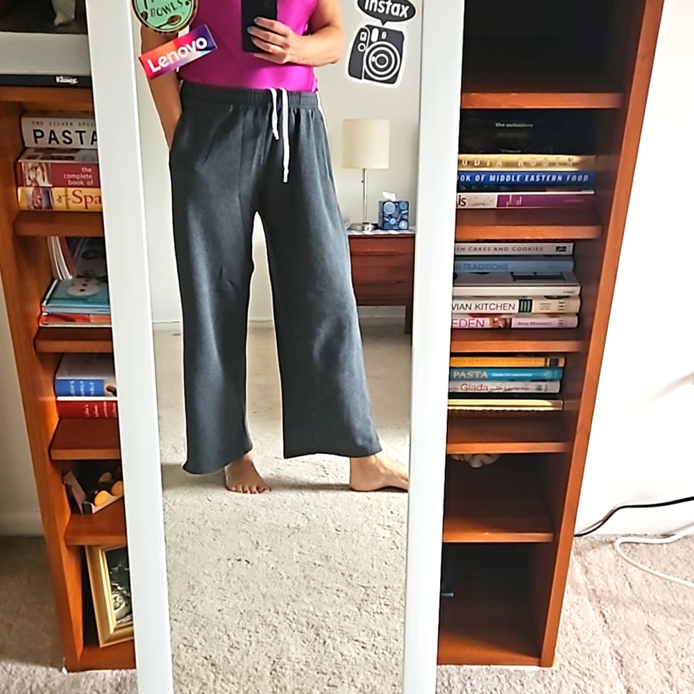 Brandy Melville Sweatpants w pockets! OS